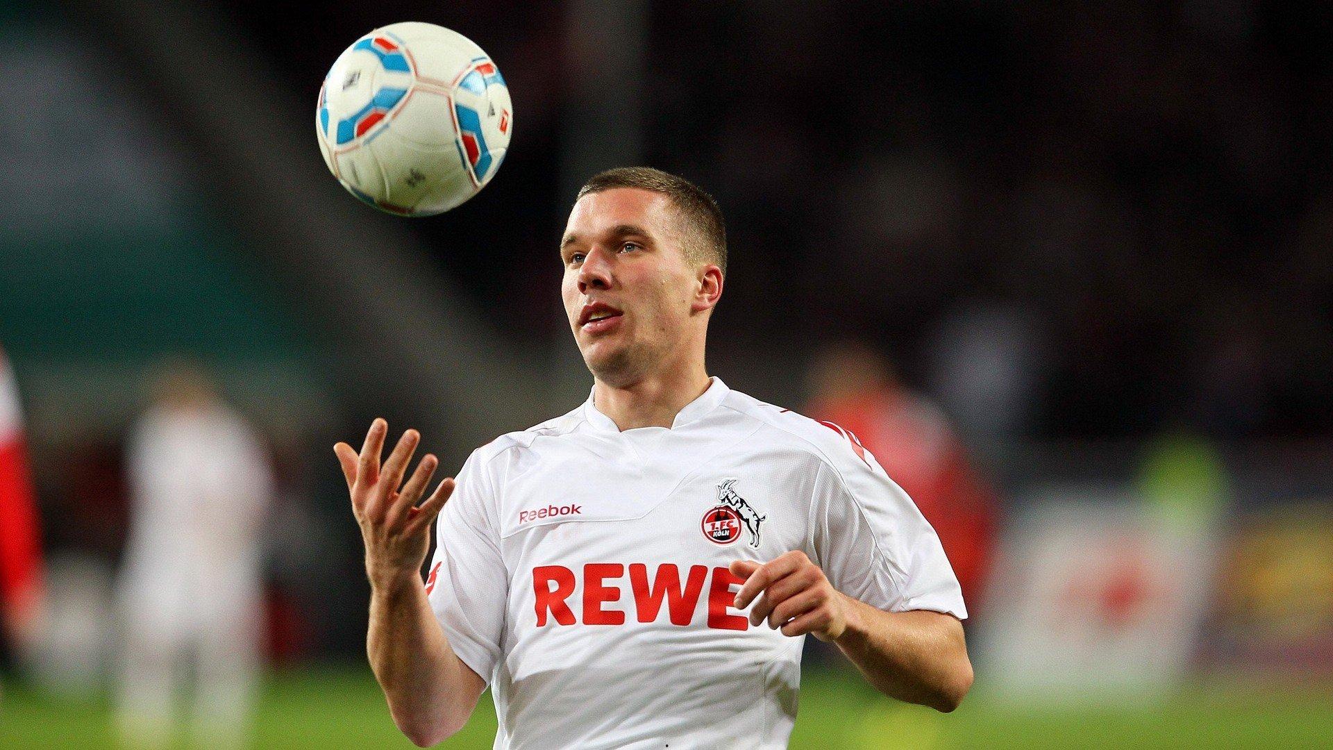 马加特与埃芬博格盛赞穆西亚拉,位置感顶级,头球能力惊艳足坛